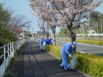 事業所近隣の清掃ボランティア
									